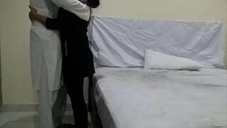 Marido gozando na buceta da esposa amadora safada