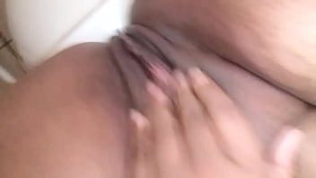 Novinha safadinha de calcinha se masturbando