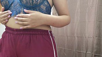 Novinha sapeca tomando gostoso no cuzinho guloso