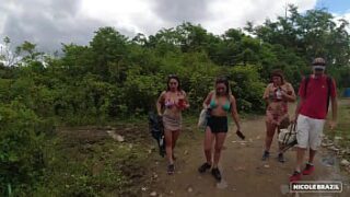 Morena puta safadinha fazendo a maior putaria com