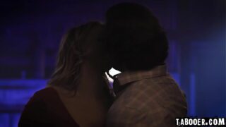 Casada gostosinha fodendo muito na frente do maridão