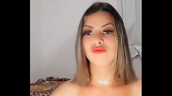 Cavala fogosa gostosinha rebolando gostosinho na cacetão grande