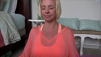 Loira gostosona de quatro dando a xoxota