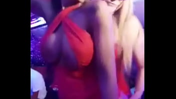 Atriz porno gostosinha e safadinha gostosona se pegando