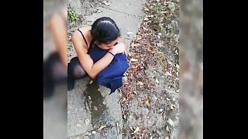 Aproveitou o parque vazio e fudeu a garota novinha safada