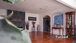 Fodendo o cuzinho com a boceta toda melada querendo ser fodida