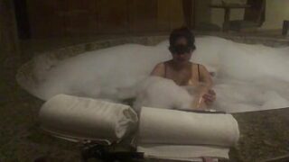 Bombando a loirinha tesuda tarada sem camisinha