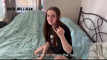 Garota puta safadona ficou de quatro na cama e geme gostosinho