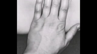 Mulatinha tesuda gostosinha gozando com vibrador na xana