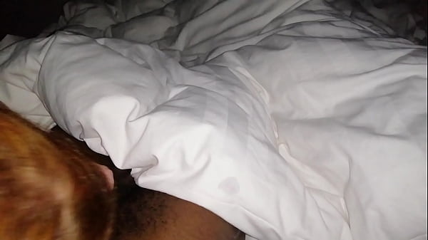 Ruiva gostosinha branquinha bem sendo a putiane do negão pauzudo