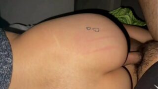 Fodendo o cacete grosso na safadinha gostosona