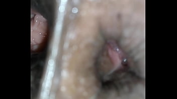 Safadinha mostrando a bucetinha e cu piscando
