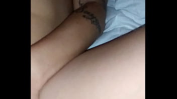 Safadona de corpo escultural pagando bola gato