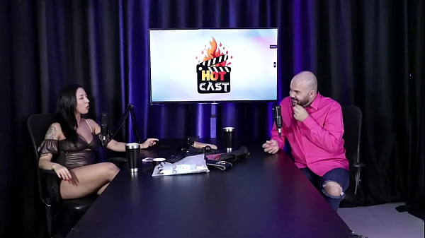 Coroinha negra cavala tomou gozada na bunda lindinha