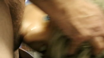 Ficante gostosona com a bucetinha gozando no cacetão duro