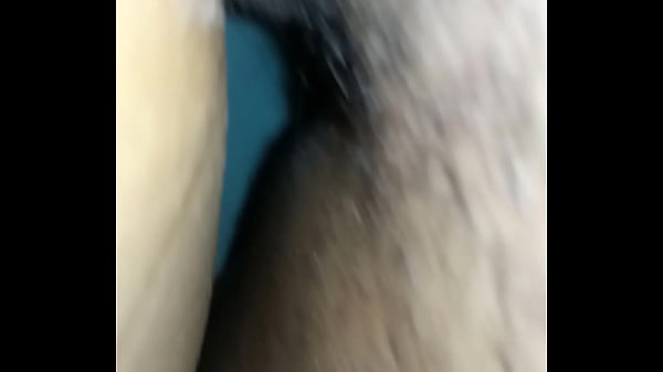 Maridão cornão assistindo a sua casadinha gostosinha sentar