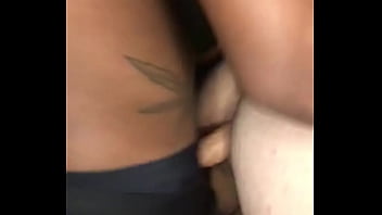 Metendo na bucetinha devagarzinho