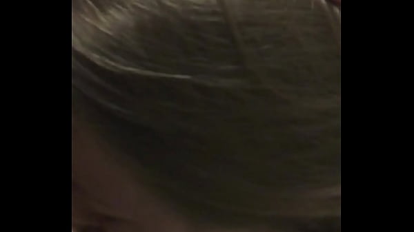 Morena bunduda maravilhosa senta na pica e rebola bombando