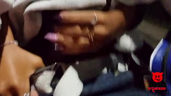 Moreninha bunda grande fogosa fudendo com amante safado no banho