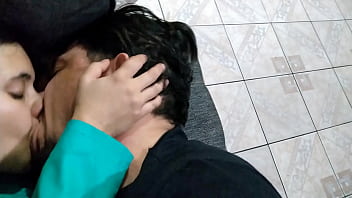 Ninfetinha peituda bombando gostosão