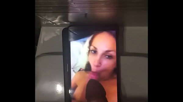 Puta safadinha delirando ao perder a virgindade do cu guloso