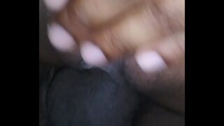 Safadinha gozando com seu pirulito na buceta