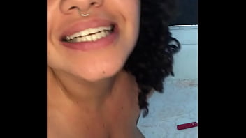 Só no cuzinho guloso apertado da moça puta bem lindinha